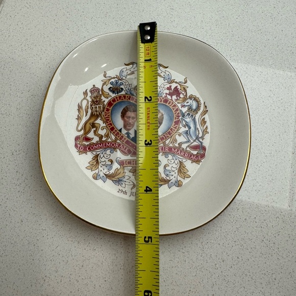 Vintage Prince Charles and Princess Diana Collector Wedding Plate - Picture 9 of 9